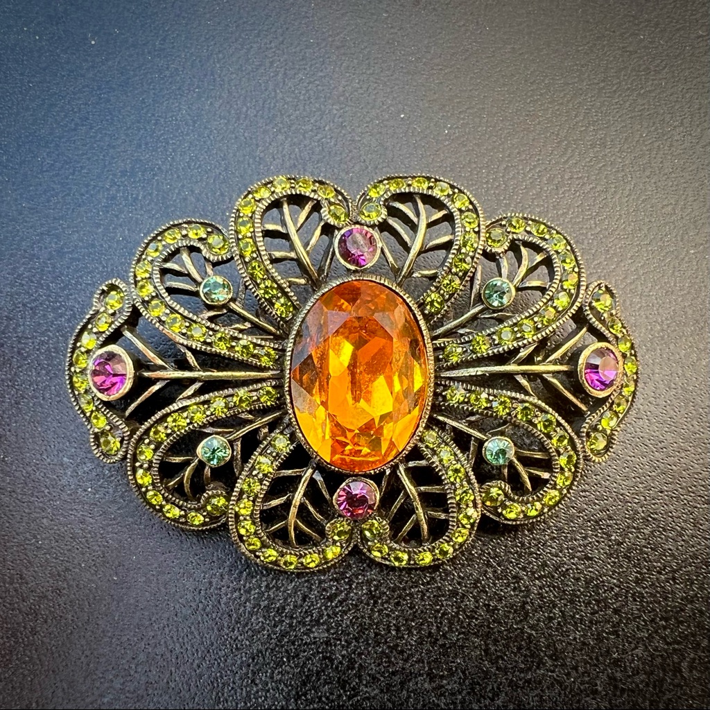Lavintage Rare Beautiful Oval Brooch With Golden Center Stone